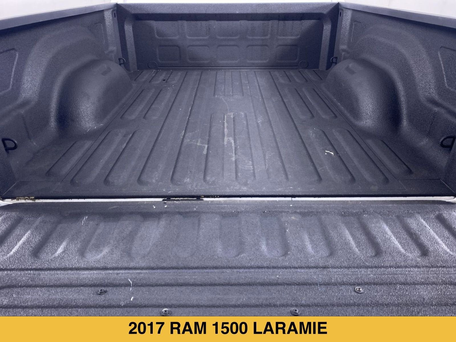 2017 RAM 1500 Laramie Crew Cab 4x4 6'4" Box