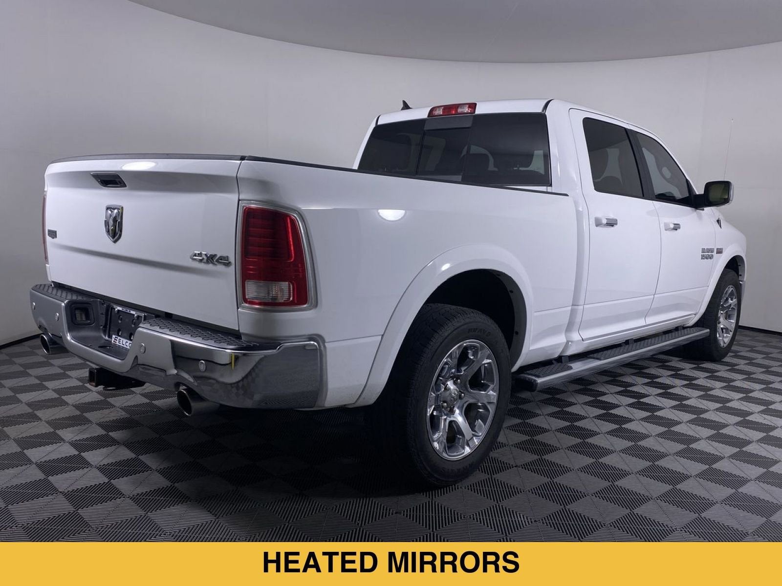 2017 RAM 1500 Laramie Crew Cab 4x4 6'4" Box