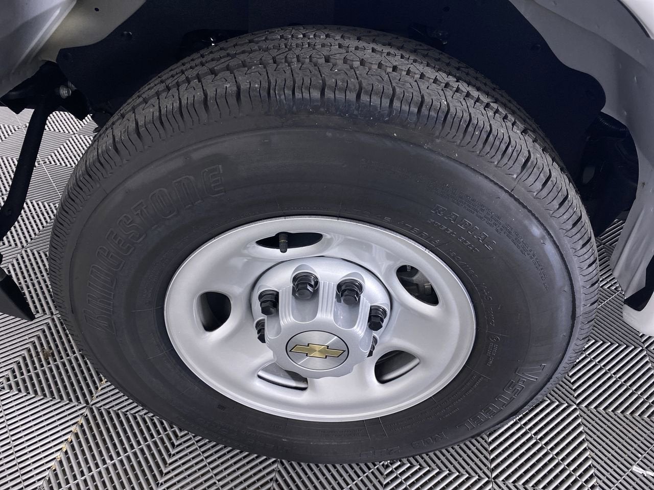 2025 Chevrolet Express Cutaway 3500 1WT