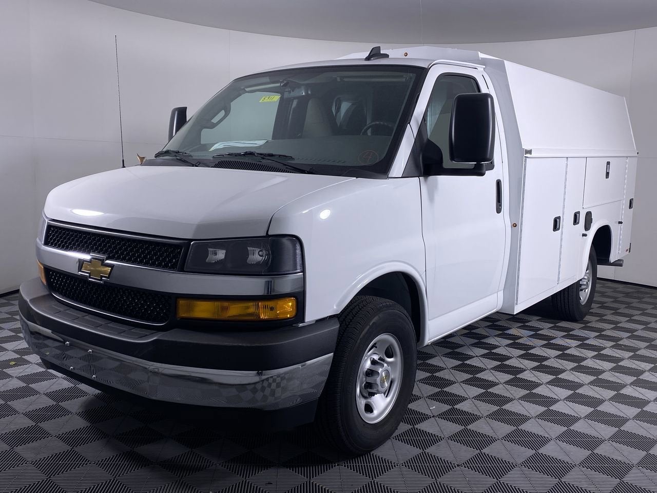 2025 Chevrolet Express Cutaway 3500 1WT