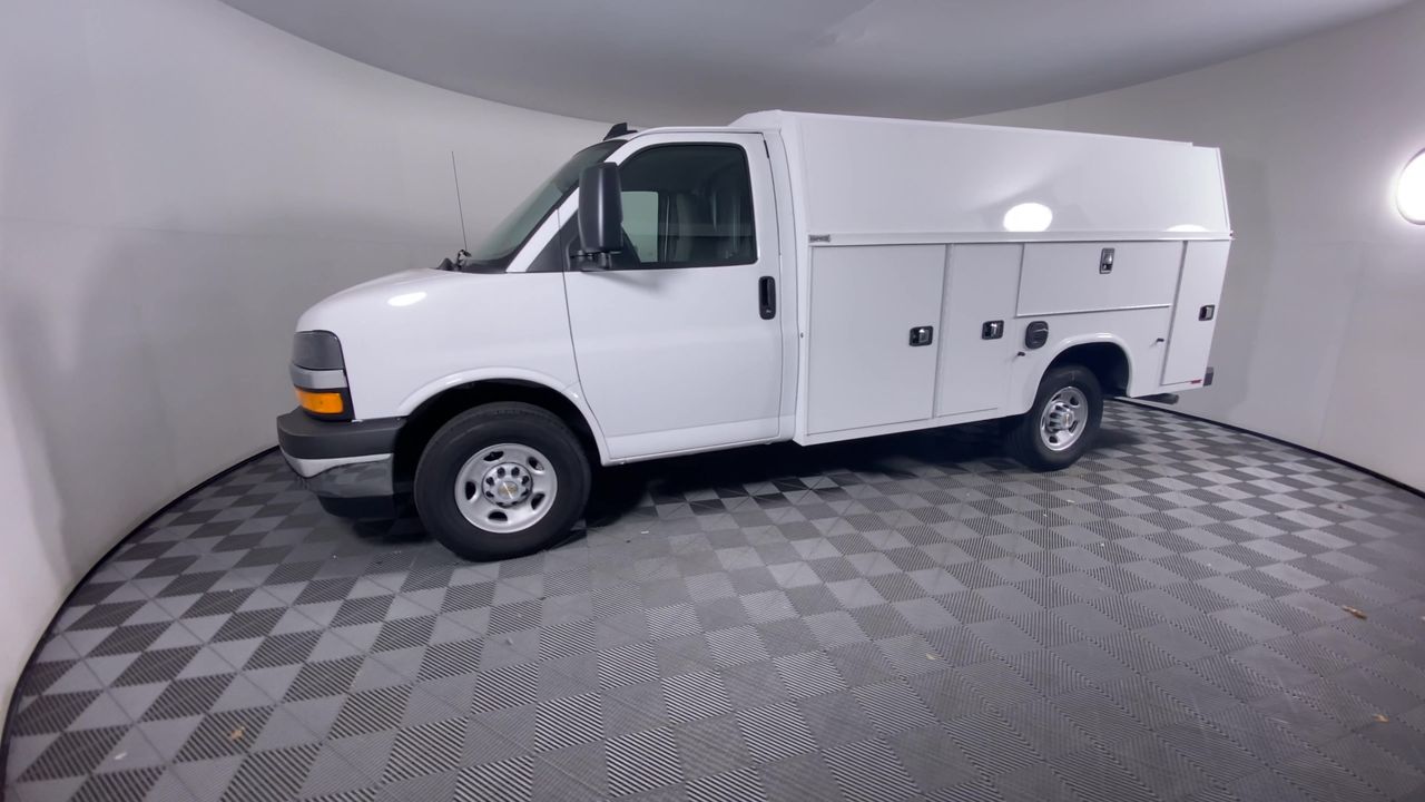 2025 Chevrolet Express Cutaway 3500 1WT