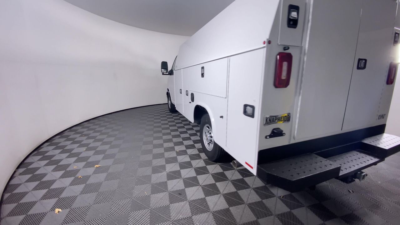 2025 Chevrolet Express Cutaway 3500 1WT