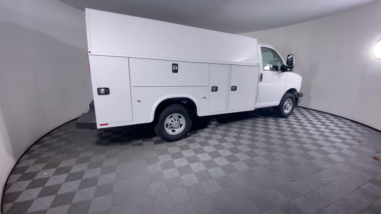 2025 Chevrolet Express Cutaway 3500 1WT
