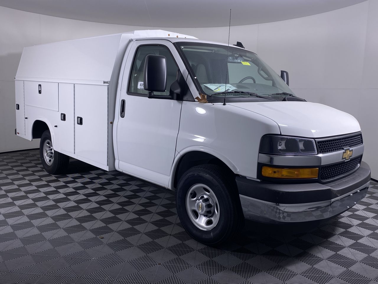 2025 Chevrolet Express Cutaway 3500 1WT