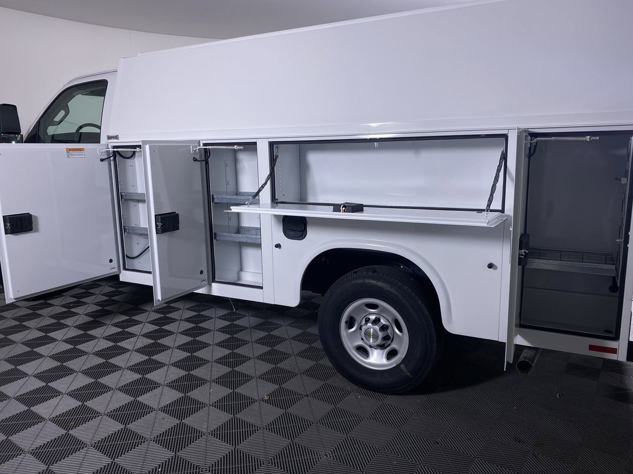 2025 Chevrolet Express Cutaway 3500 1WT