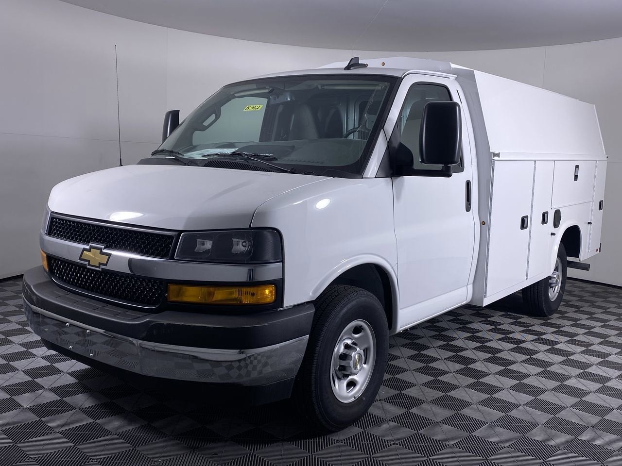 2025 Chevrolet Express Cutaway 3500 1WT