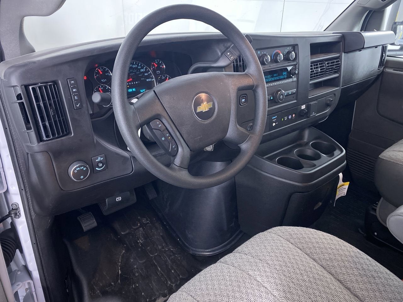 2025 Chevrolet Express Cutaway 3500 1WT