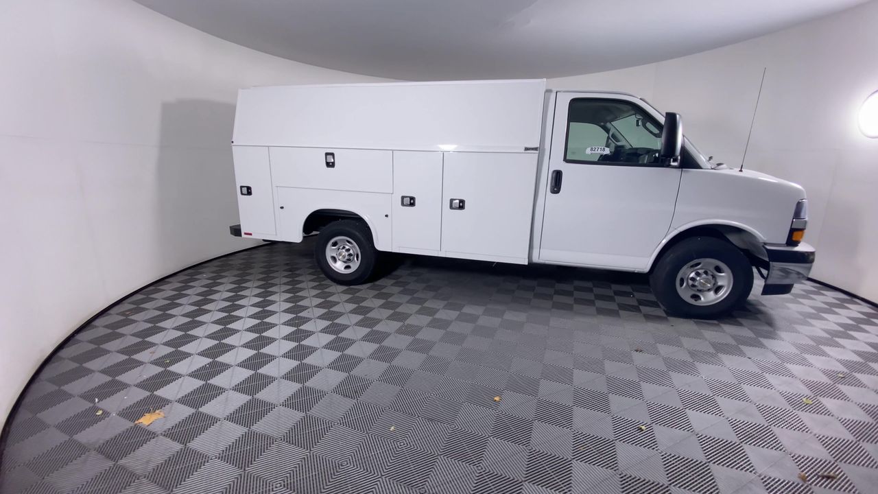 2025 Chevrolet Express Cutaway 3500 1WT