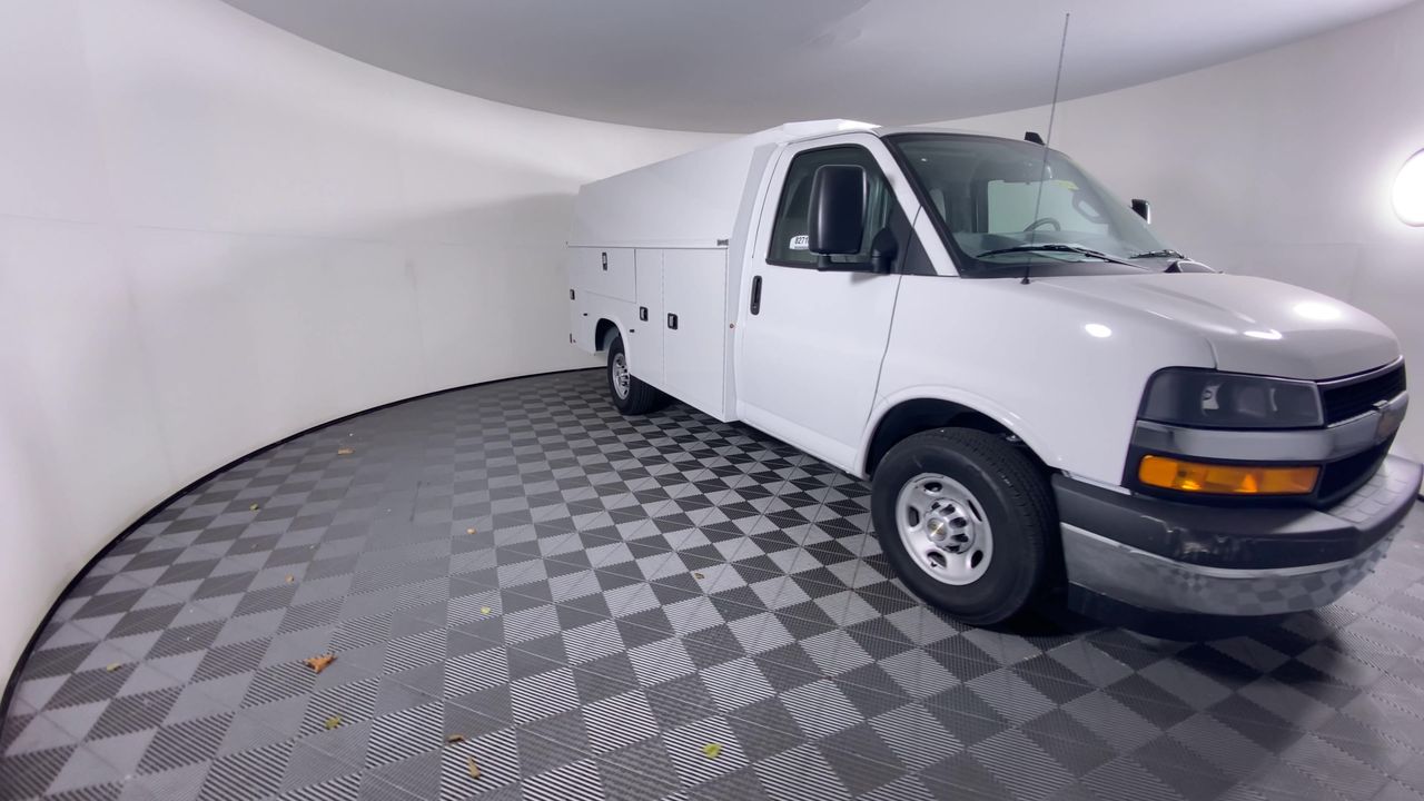 2025 Chevrolet Express Cutaway 3500 1WT