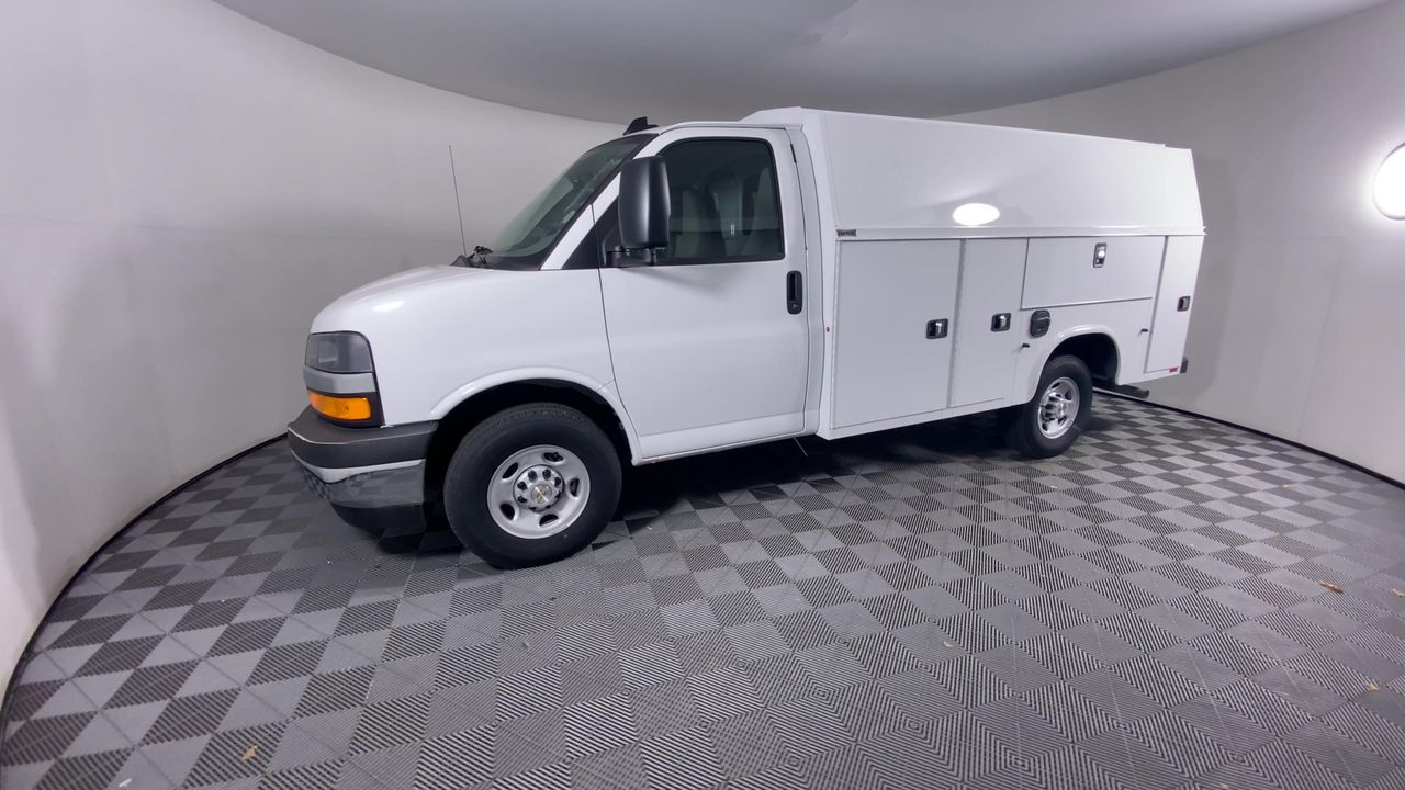 2025 Chevrolet Express Cutaway 3500 1WT