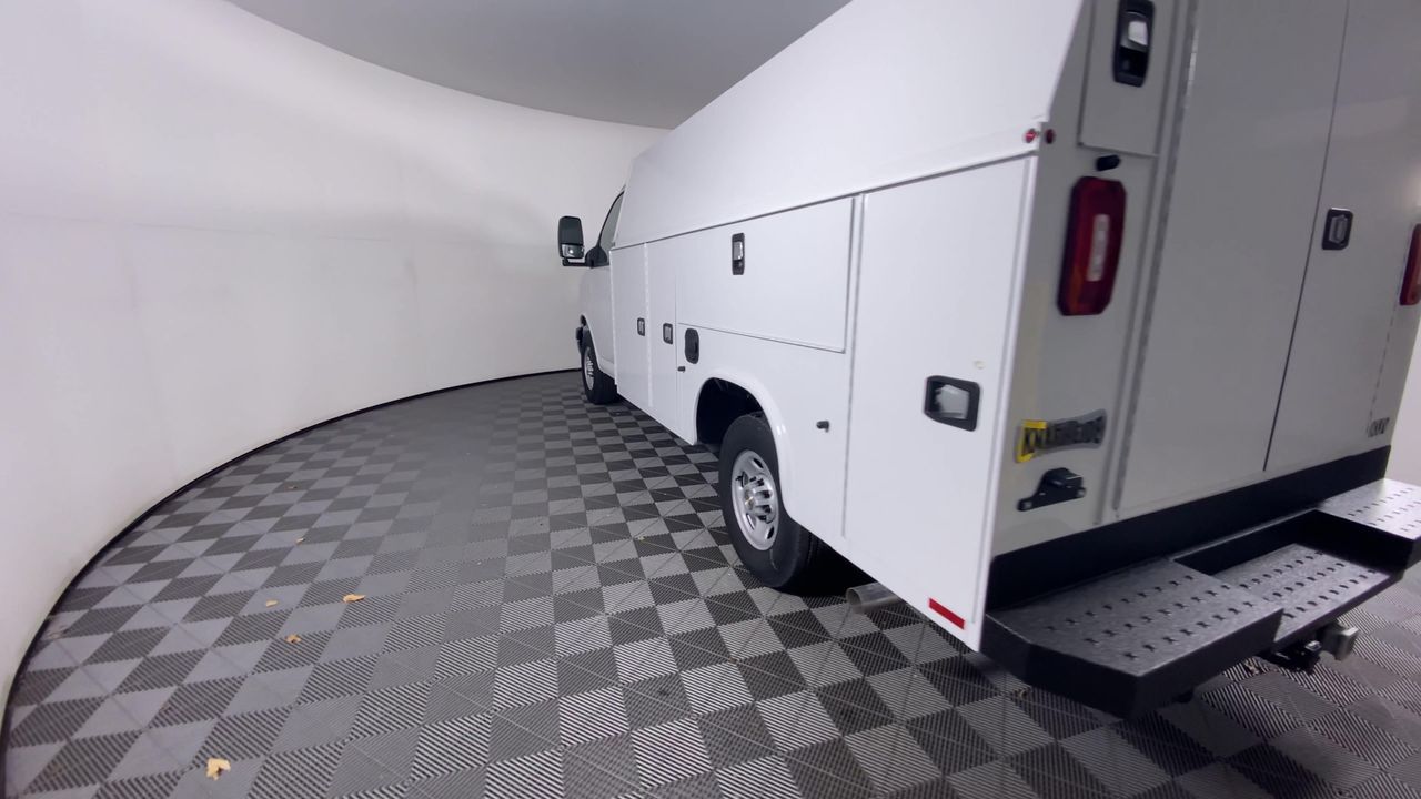 2025 Chevrolet Express Cutaway 3500 1WT