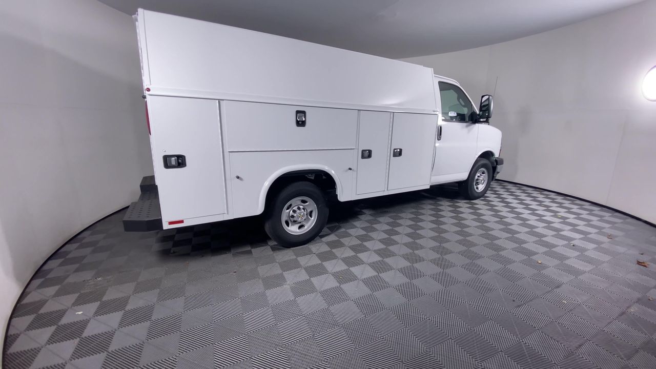 2025 Chevrolet Express Cutaway 3500 1WT