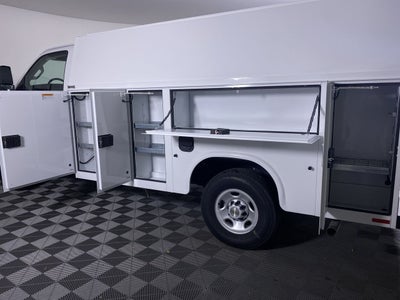 2025 Chevrolet Express Cutaway 3500 1WT