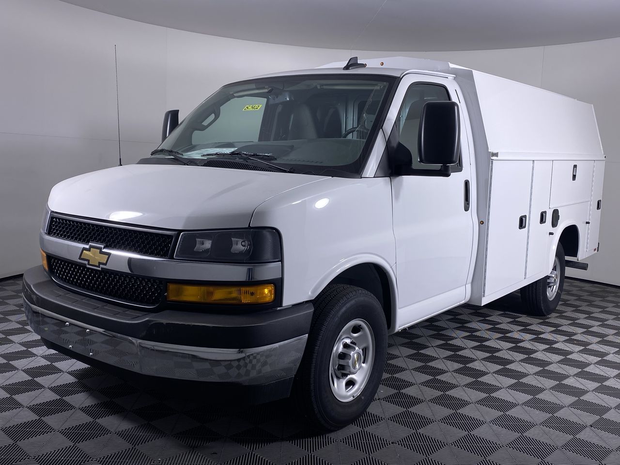 2025 Chevrolet Express Cutaway 3500 1WT