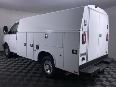 2025 Chevrolet Express Cutaway 3500 1WT