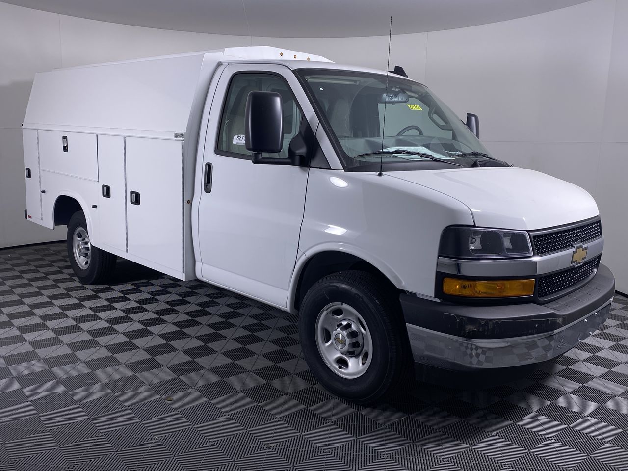 2025 Chevrolet Express Cutaway 3500 1WT