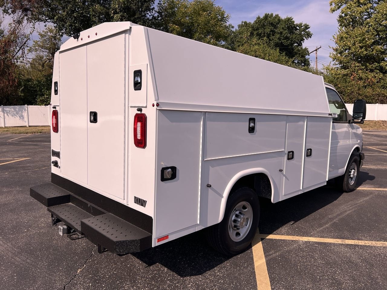 2025 Chevrolet Express Cutaway 3500 1WT
