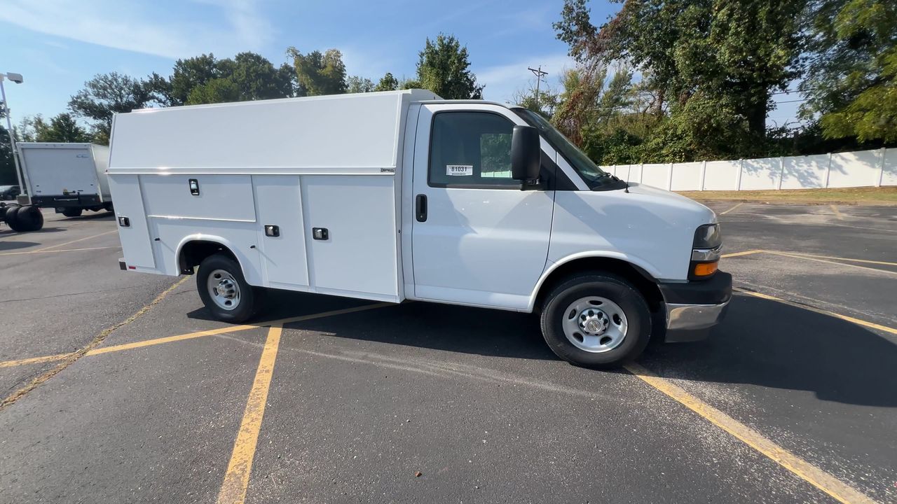 2025 Chevrolet Express Cutaway 3500 1WT