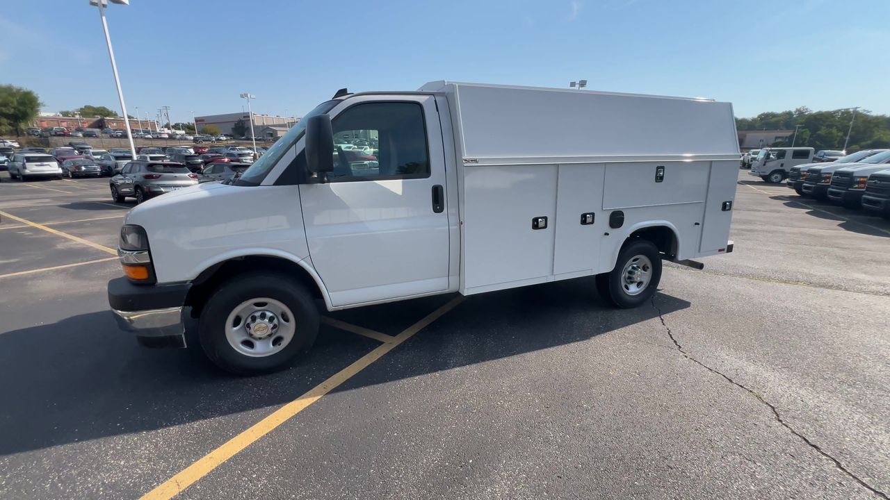 2025 Chevrolet Express Cutaway 3500 1WT