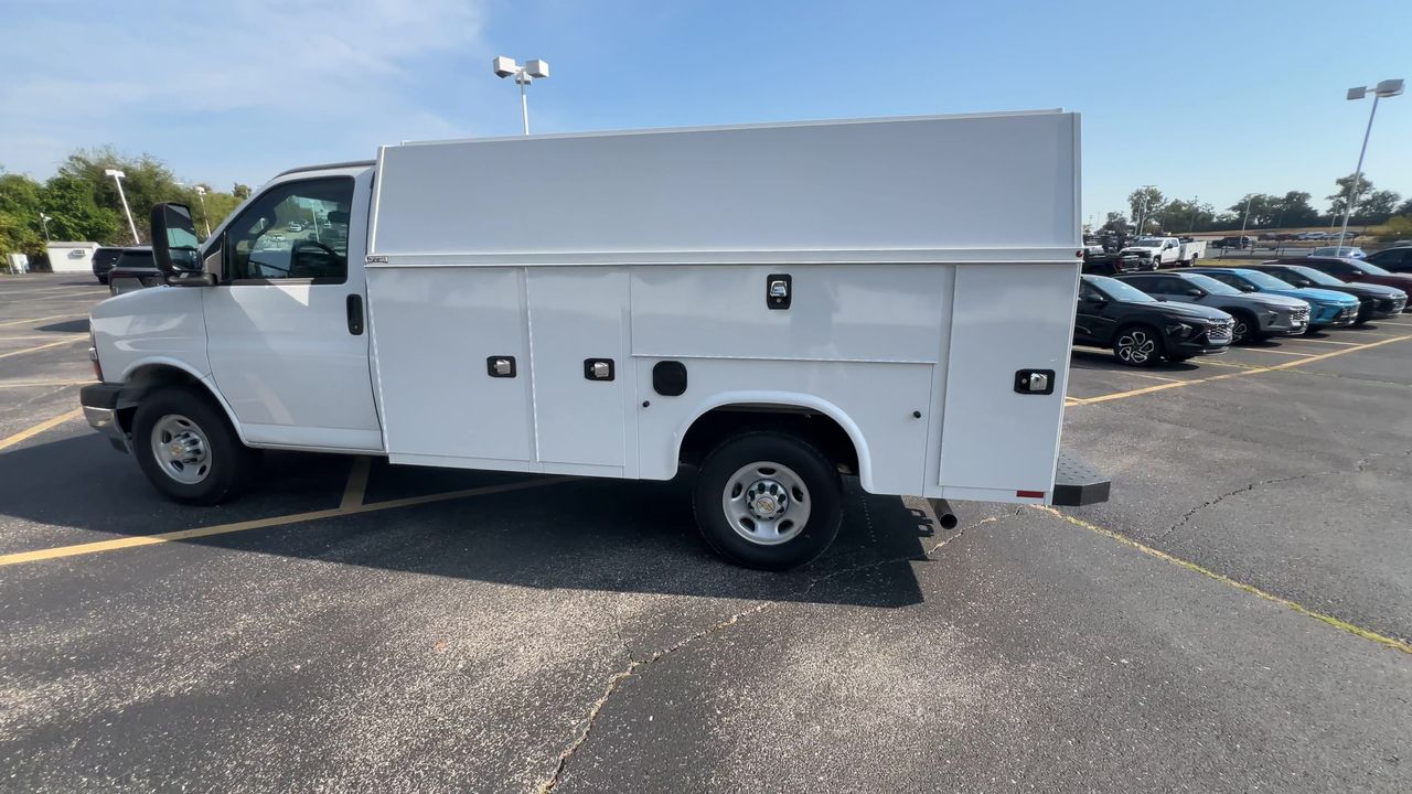 2025 Chevrolet Express Cutaway 3500 1WT