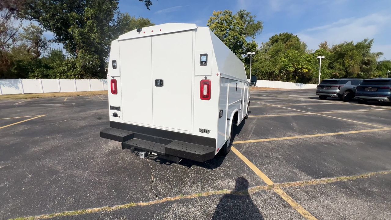 2025 Chevrolet Express Cutaway 3500 1WT