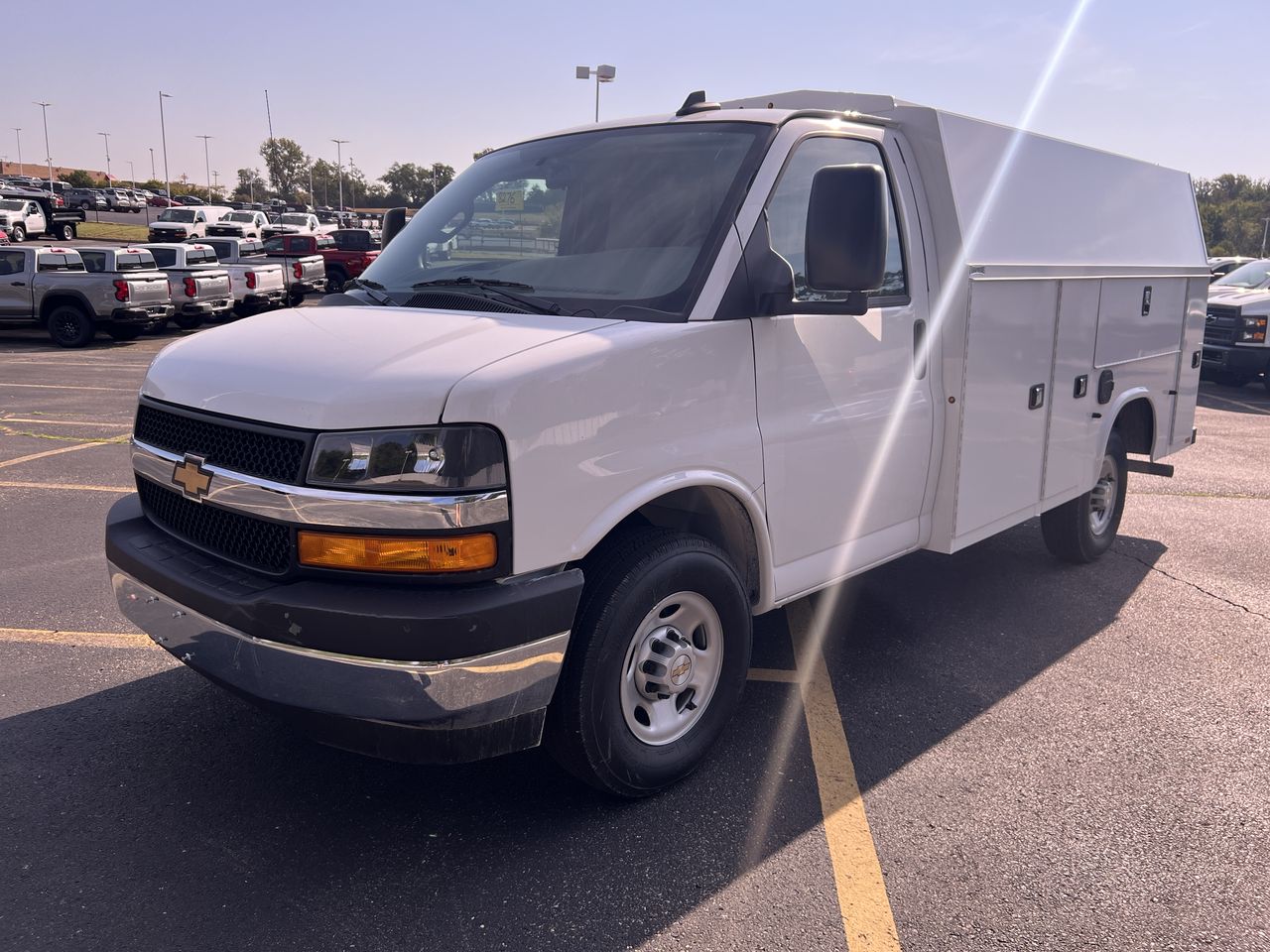2025 Chevrolet Express Cutaway 3500 1WT