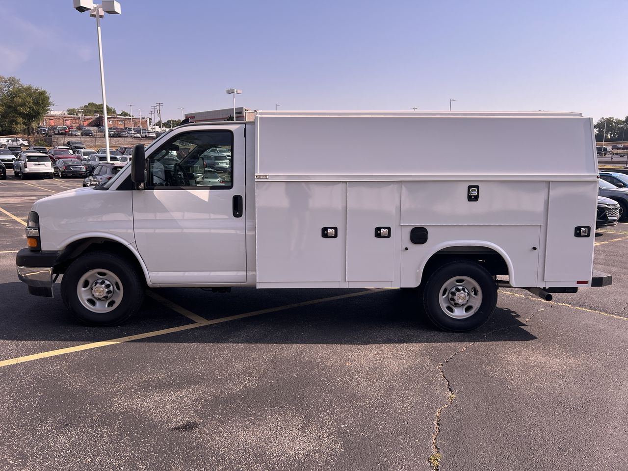 2025 Chevrolet Express Cutaway 3500 1WT
