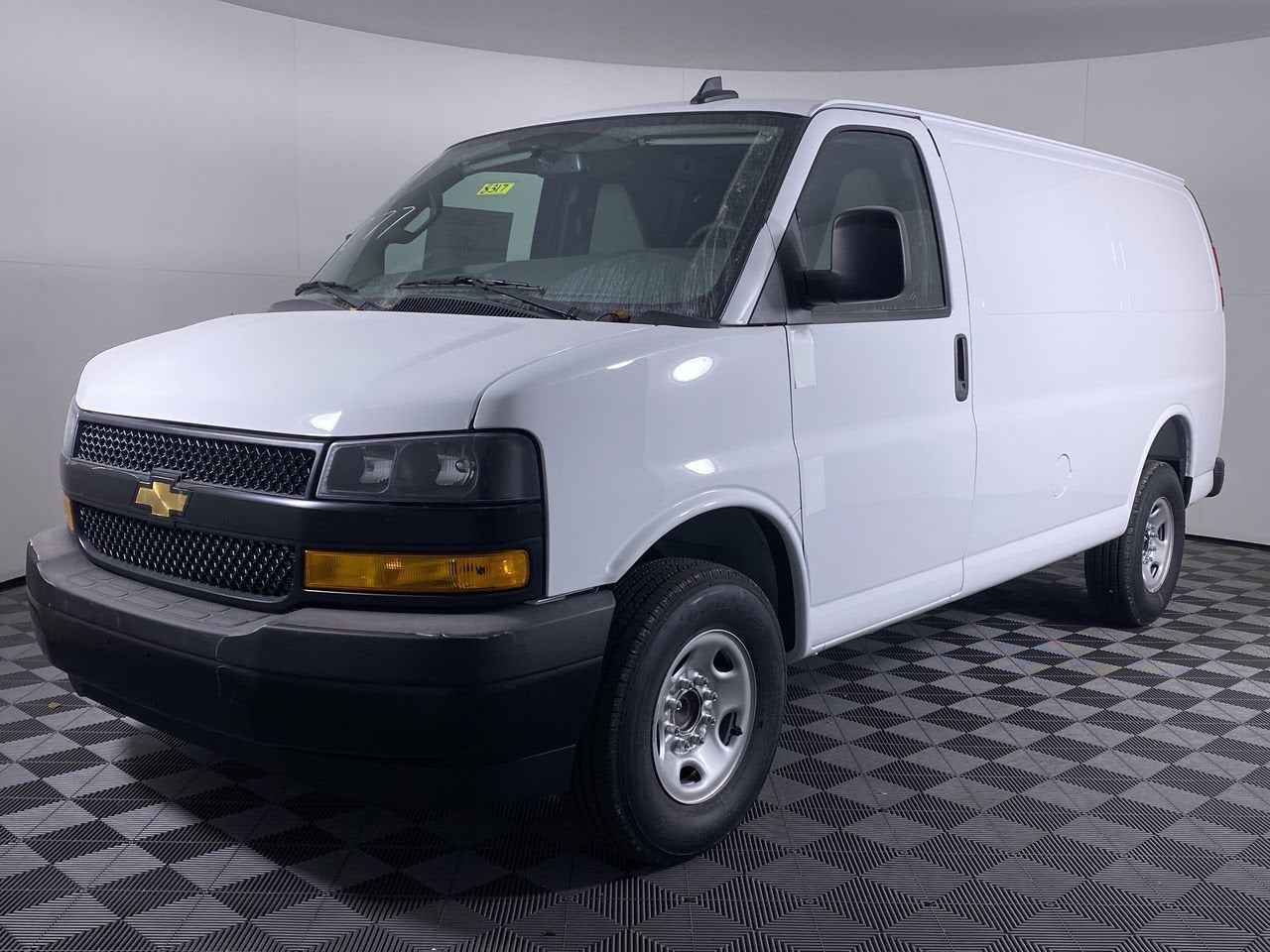 2025 Chevrolet Express Cargo 3500 WT