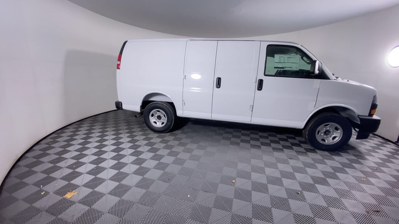 2025 Chevrolet Express Cargo 3500 WT