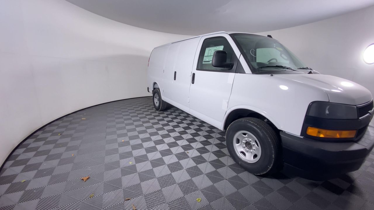 2025 Chevrolet Express Cargo 3500 WT