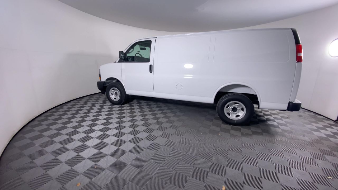 2025 Chevrolet Express Cargo 3500 WT