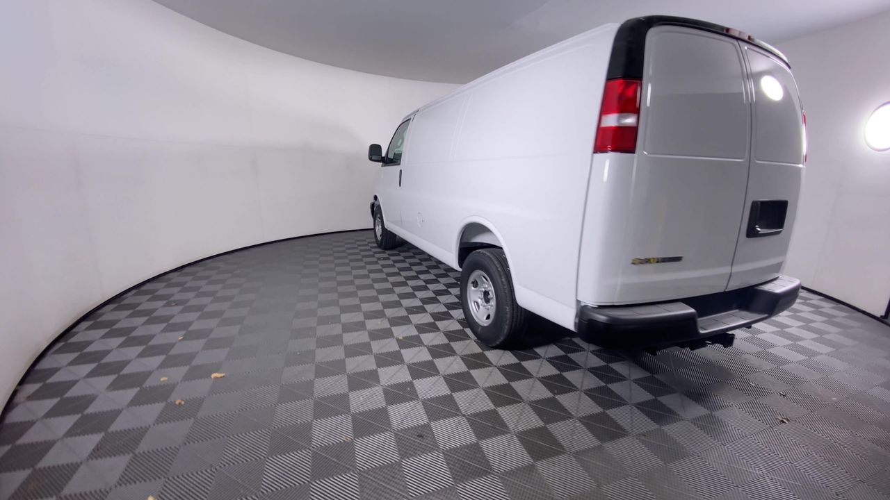 2025 Chevrolet Express Cargo 3500 WT