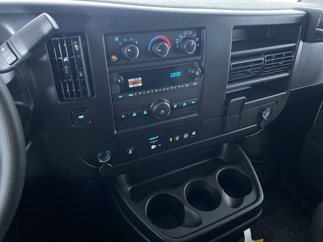 2025 Chevrolet Express Cargo 3500 WT