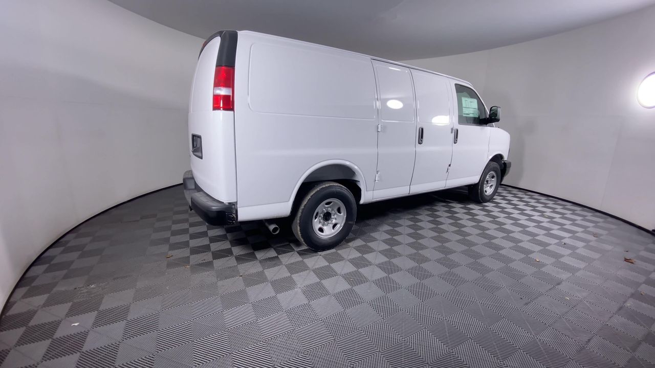 2025 Chevrolet Express Cargo 3500 WT