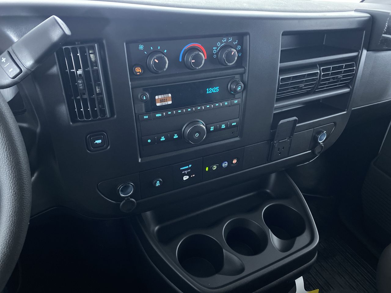 2025 Chevrolet Express Cargo 3500 WT