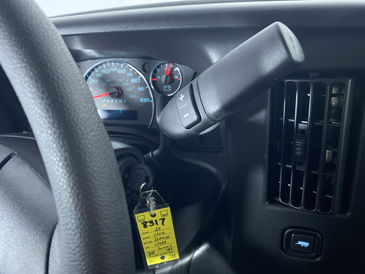 2025 Chevrolet Express Cargo 3500 WT