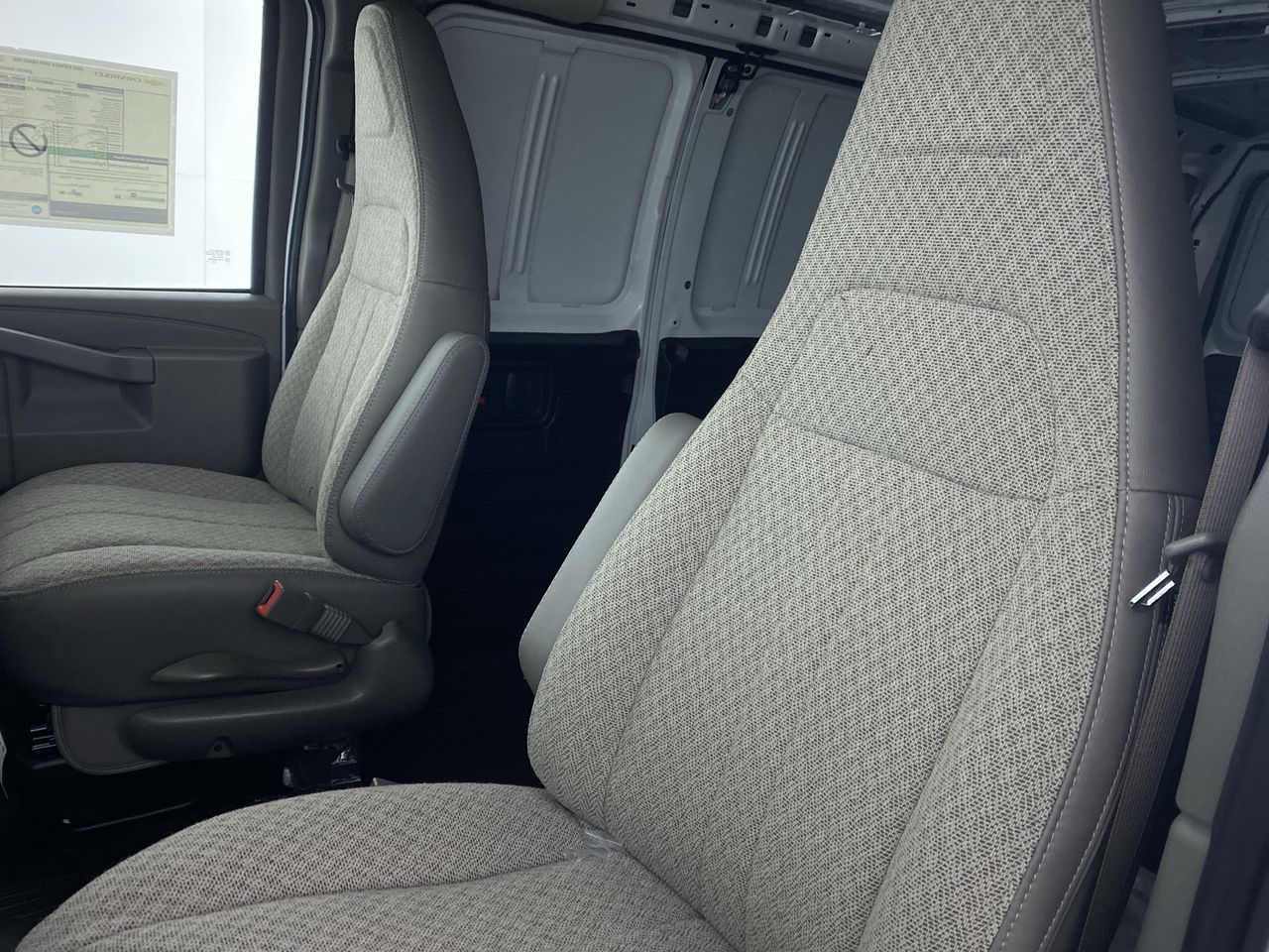 2025 Chevrolet Express Cargo 3500 WT