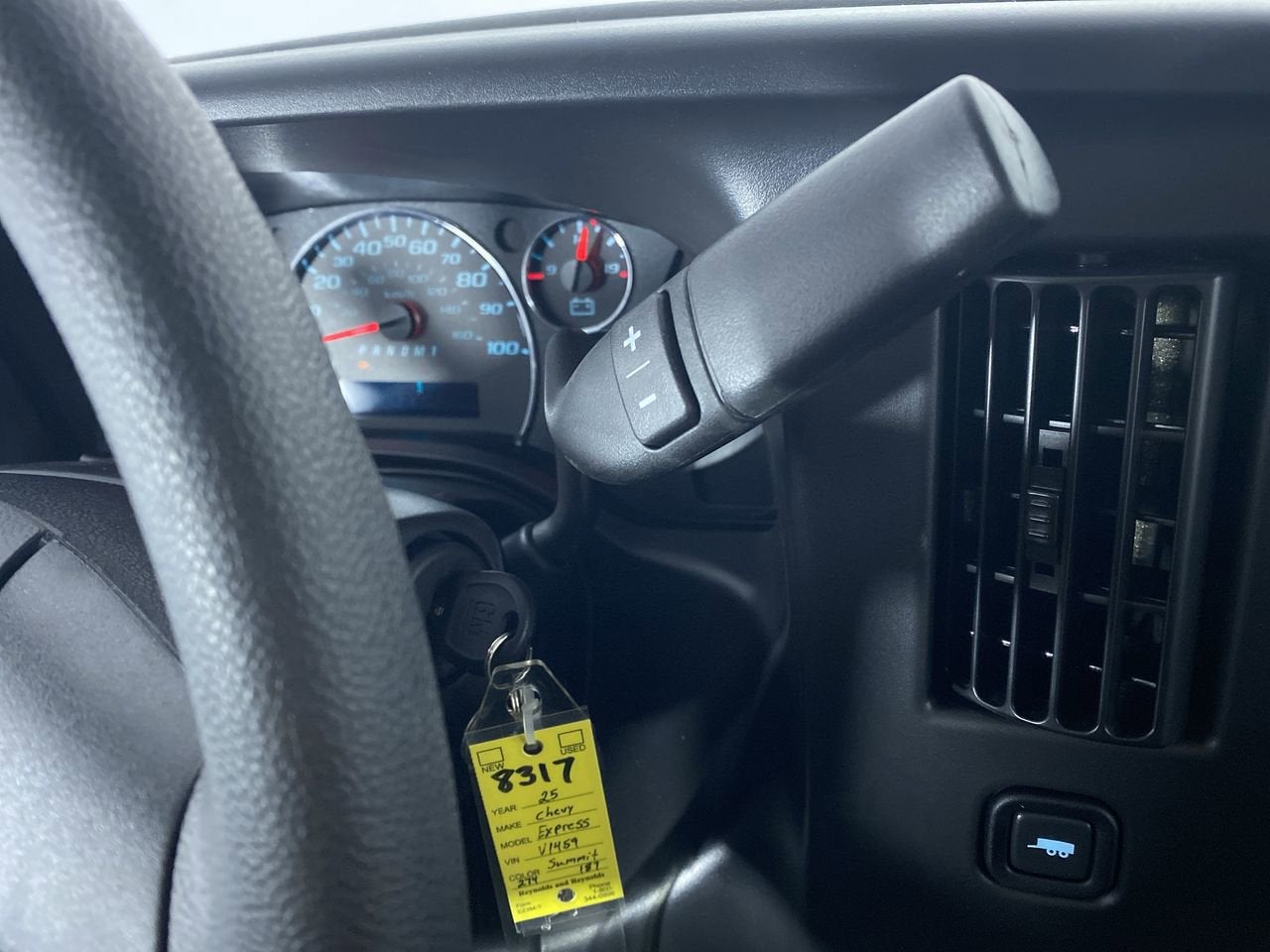 2025 Chevrolet Express Cargo 3500 WT