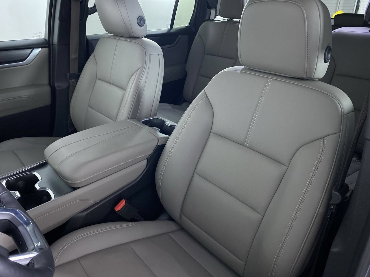 2026 GMC Acadia Elevation - Photo 11