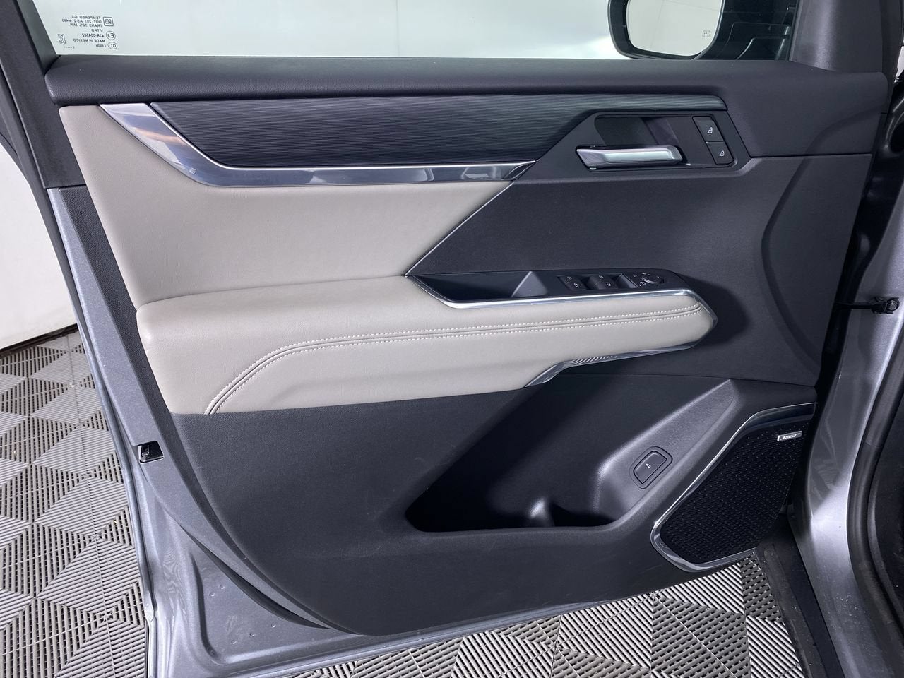 2026 GMC Acadia Elevation - Photo 12