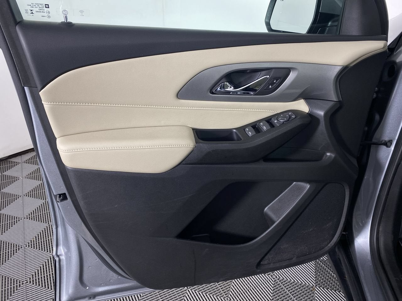 2023 Chevrolet Traverse LS - Photo 11