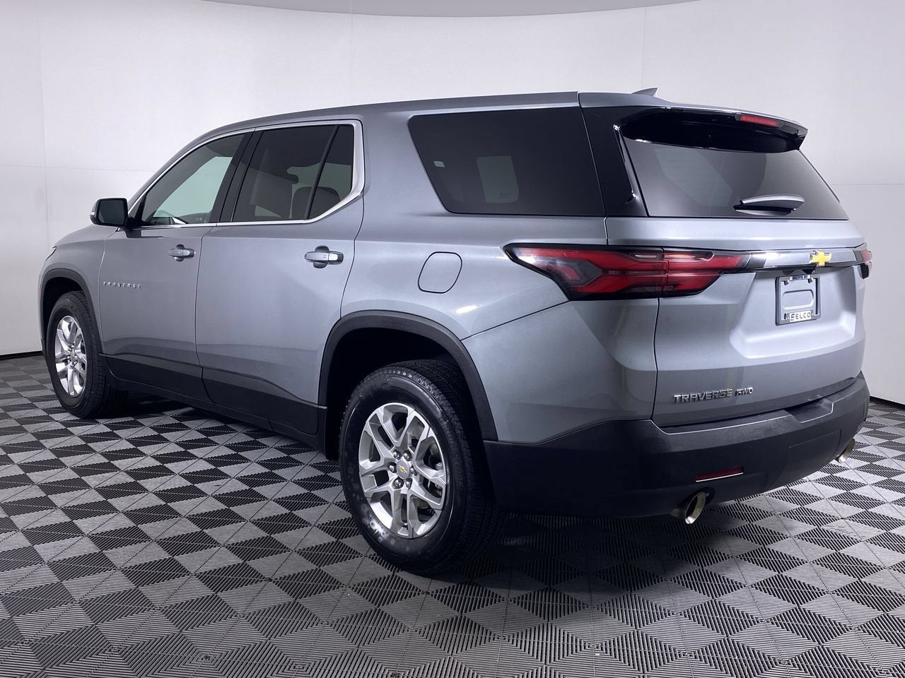 2023 Chevrolet Traverse LS - Photo 17