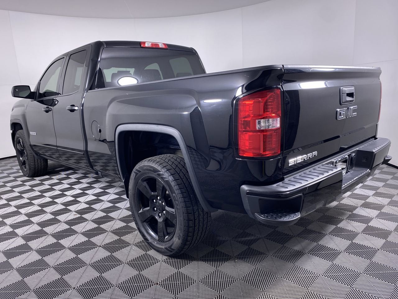 2018 GMC Sierra 1500 2WD Double Cab 143.5"