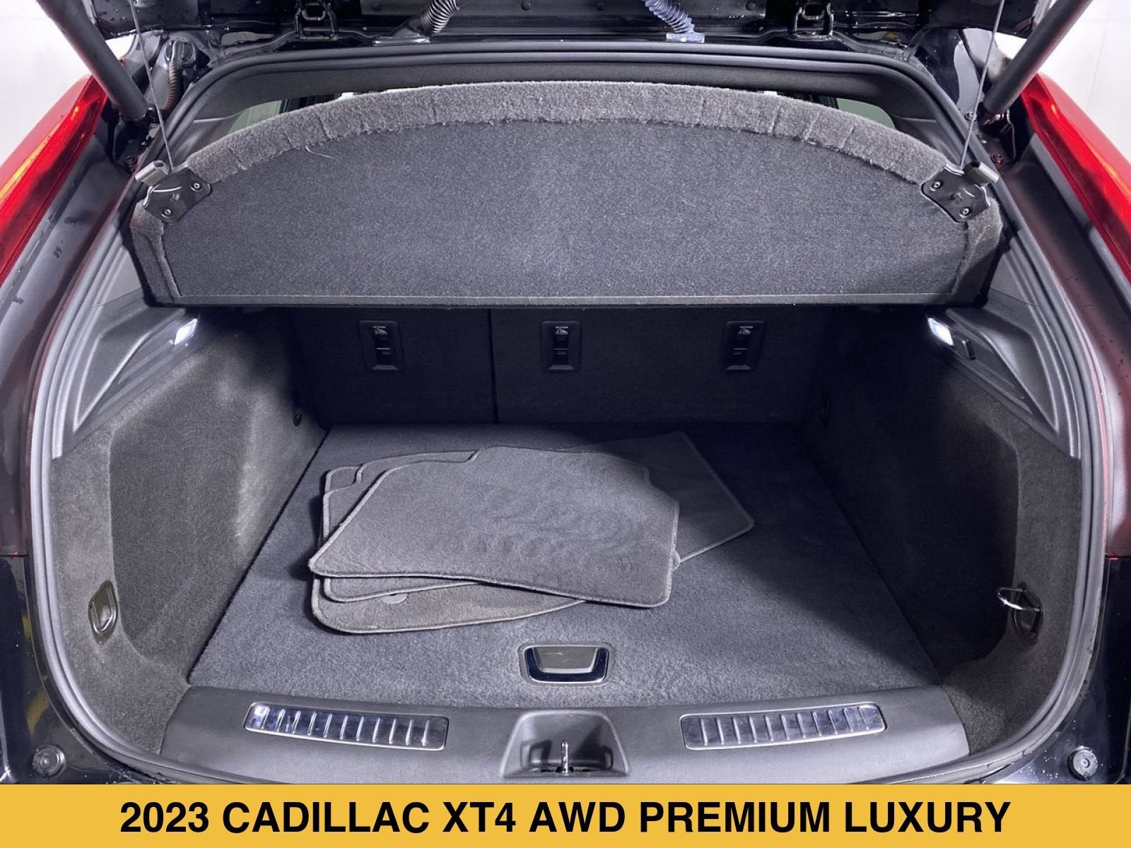 2023 Cadillac XT4 AWD Premium Luxury