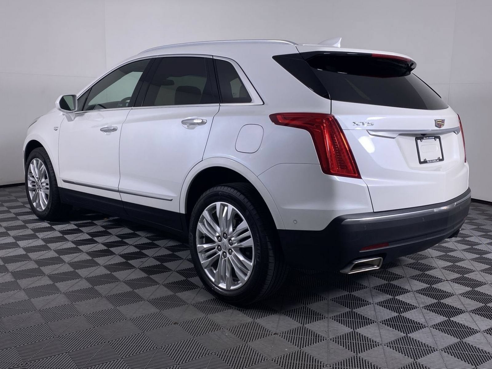 2017 Cadillac XT5 Premium Luxury FWD