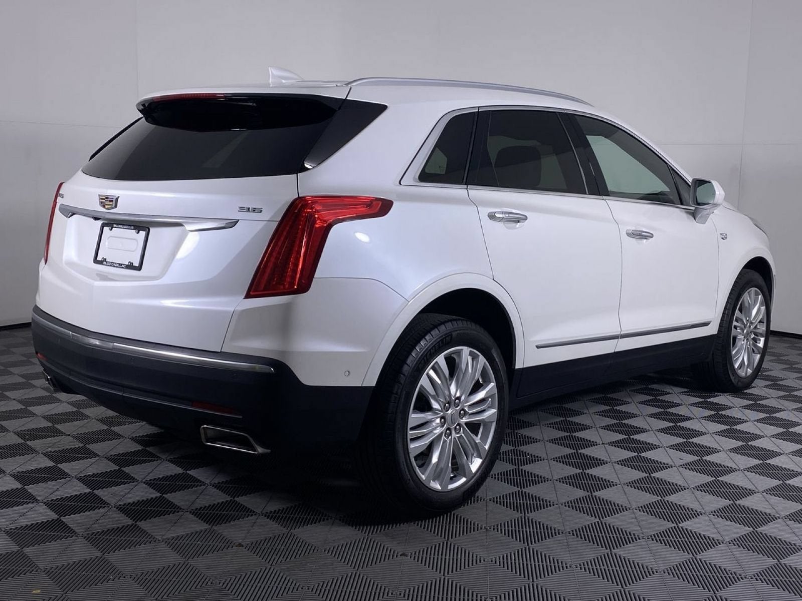 2017 Cadillac XT5 Premium Luxury FWD