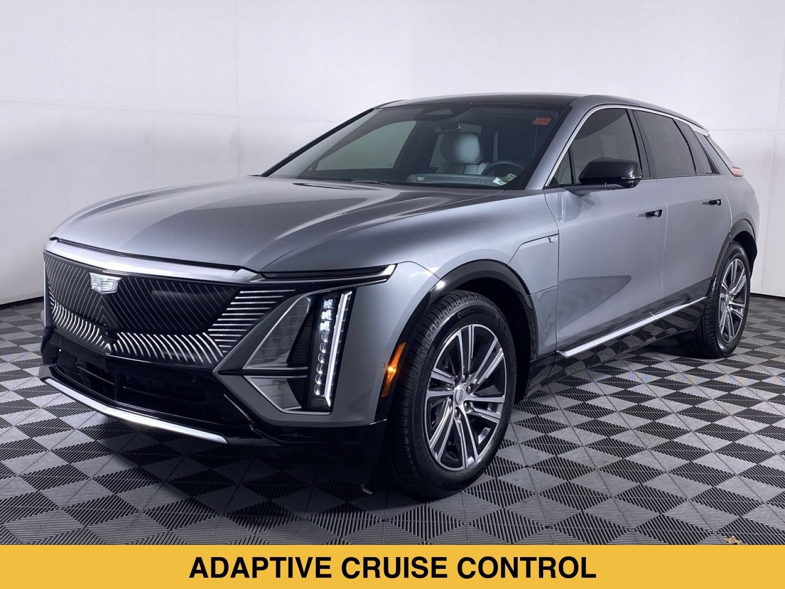 2024 Cadillac LYRIQ Luxury 1