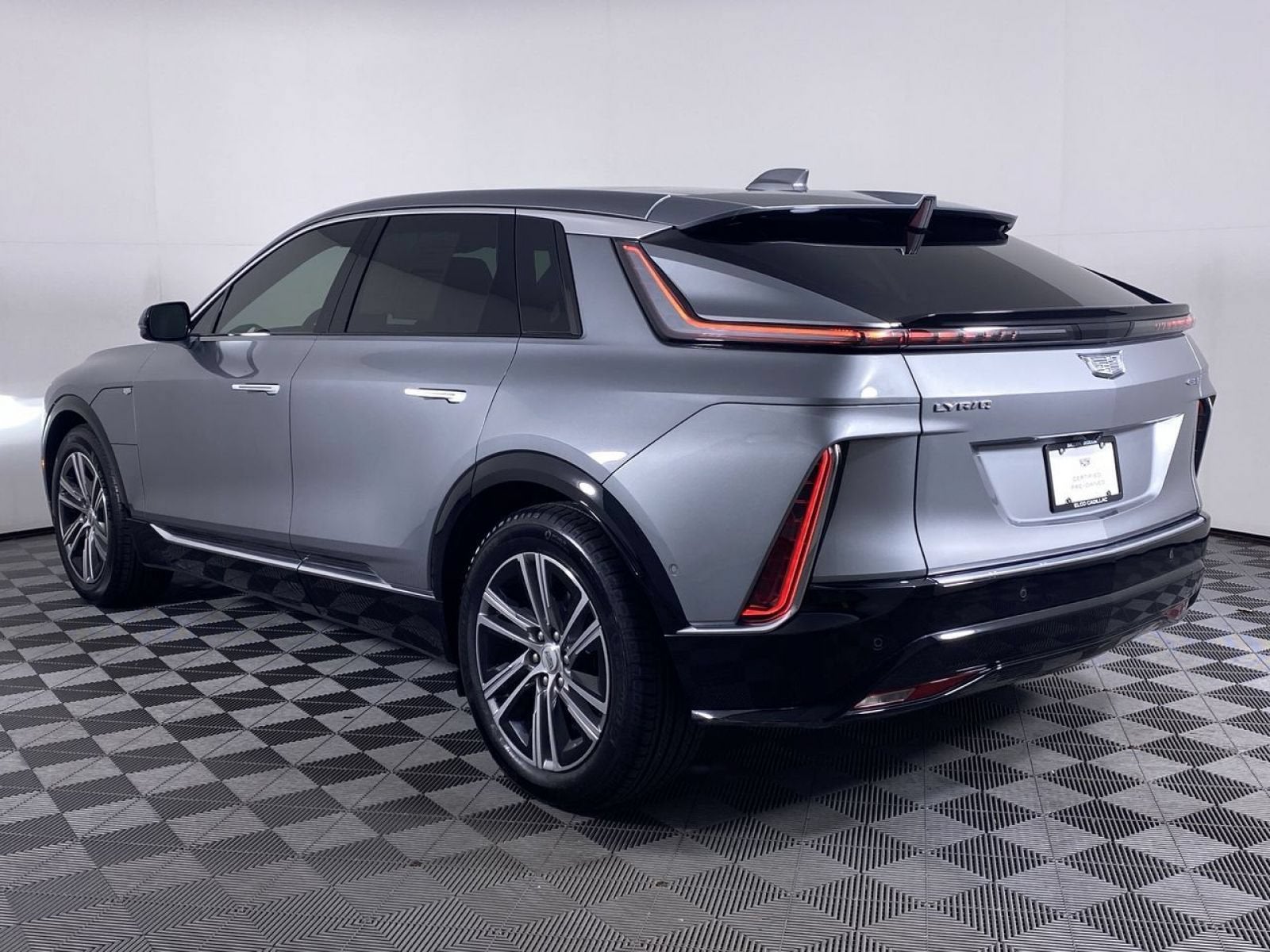 2024 Cadillac LYRIQ Luxury 1