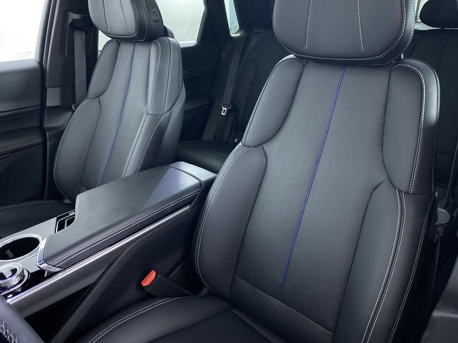 2024 Cadillac LYRIQ Luxury 1