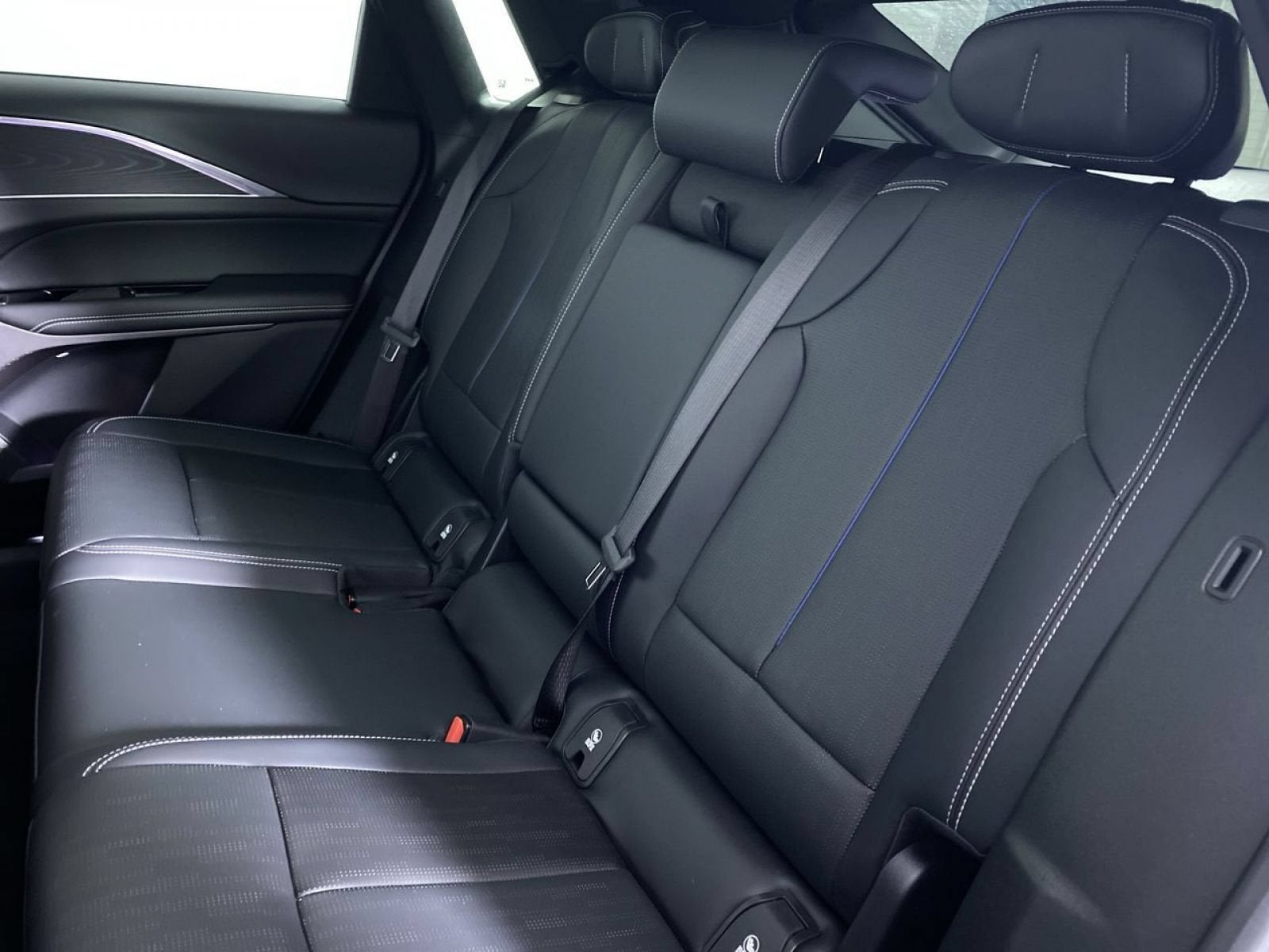 2024 Cadillac LYRIQ Luxury 1